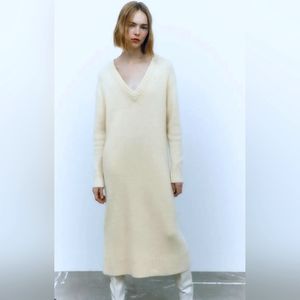 100% Cashmere midi dress, new with Tags, perfect condition
